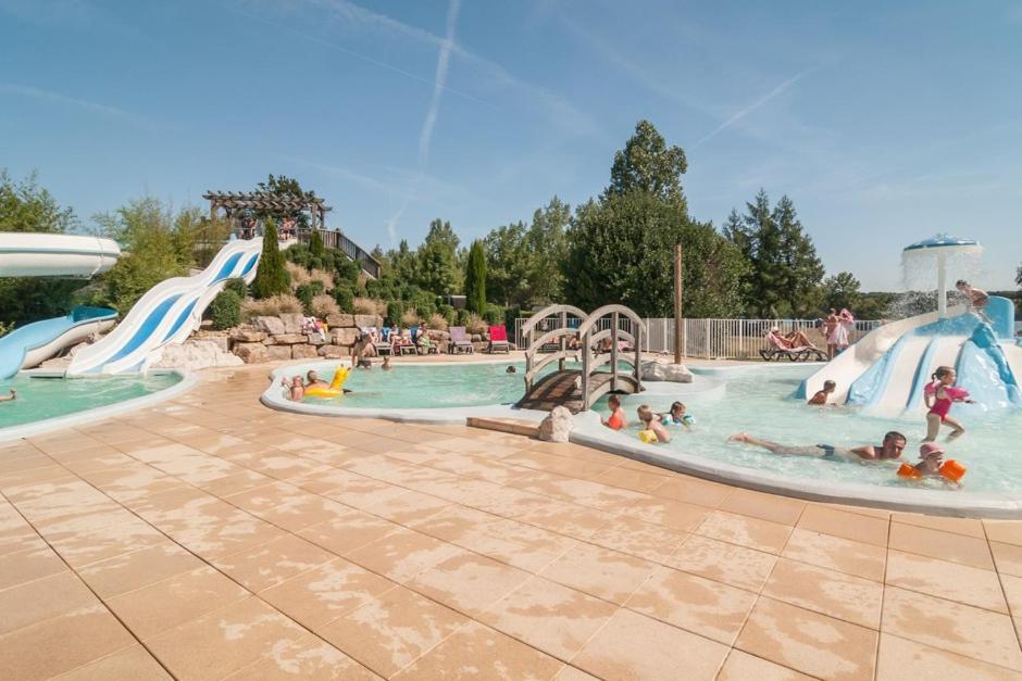 Hotel Camping le Caussanel Canet-de-Salars Esterno foto