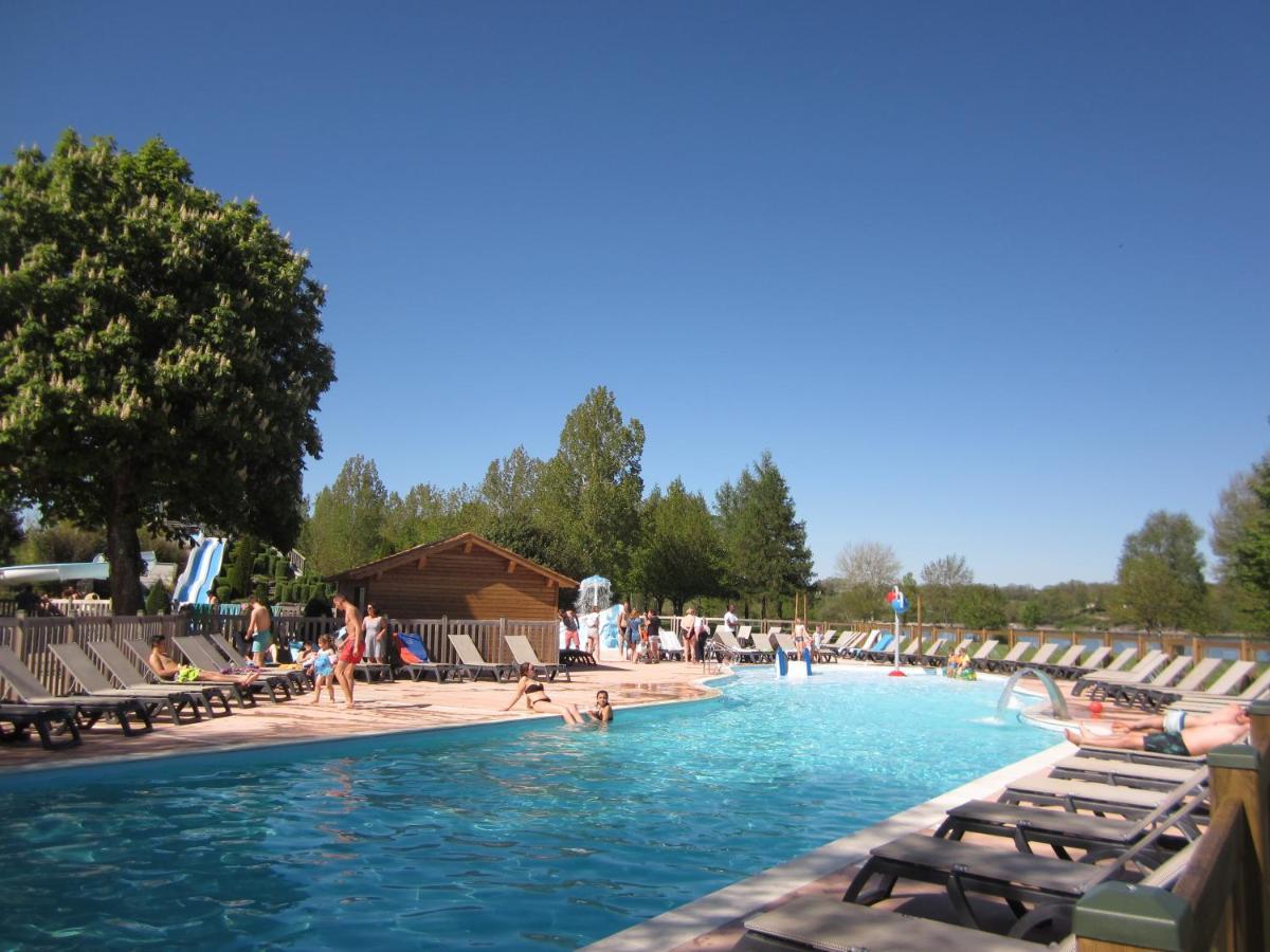 Hotel Camping le Caussanel Canet-de-Salars Esterno foto