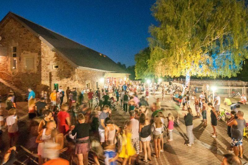 Hotel Camping le Caussanel Canet-de-Salars Esterno foto